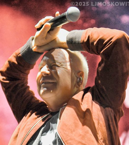Jim Kerr of Simple Minds at Jones Beach 6/13/2025 by LJ Moskowitz